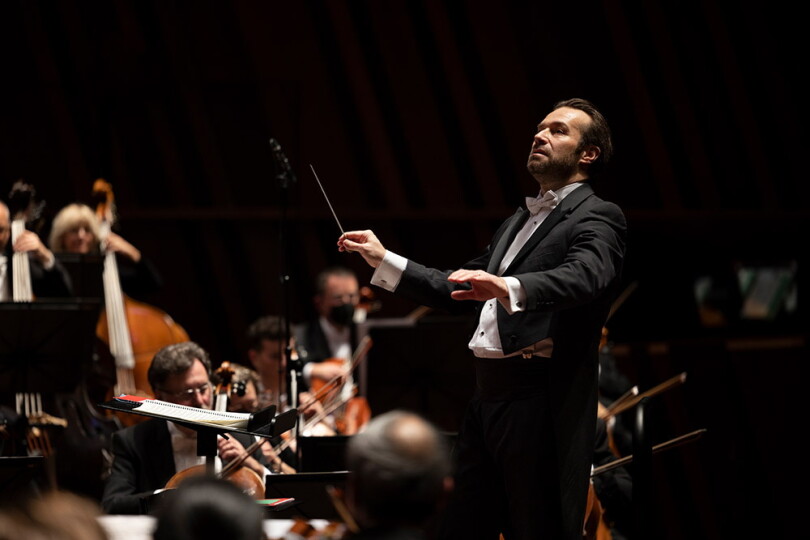 Fabien Gabel dirige l’orchestre de l’Opéra de Paris dans Carmen, de Bizet, qui reprend à Bastille en 2023.